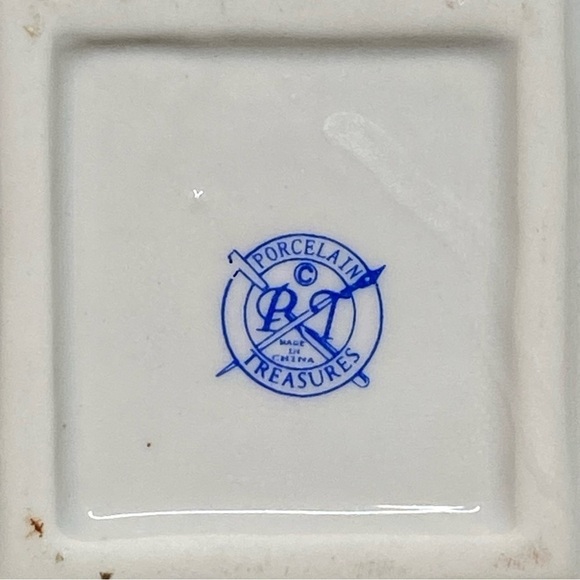 Porcelain Treasures White & Gold Napkin Holder - Picture 7 of 9